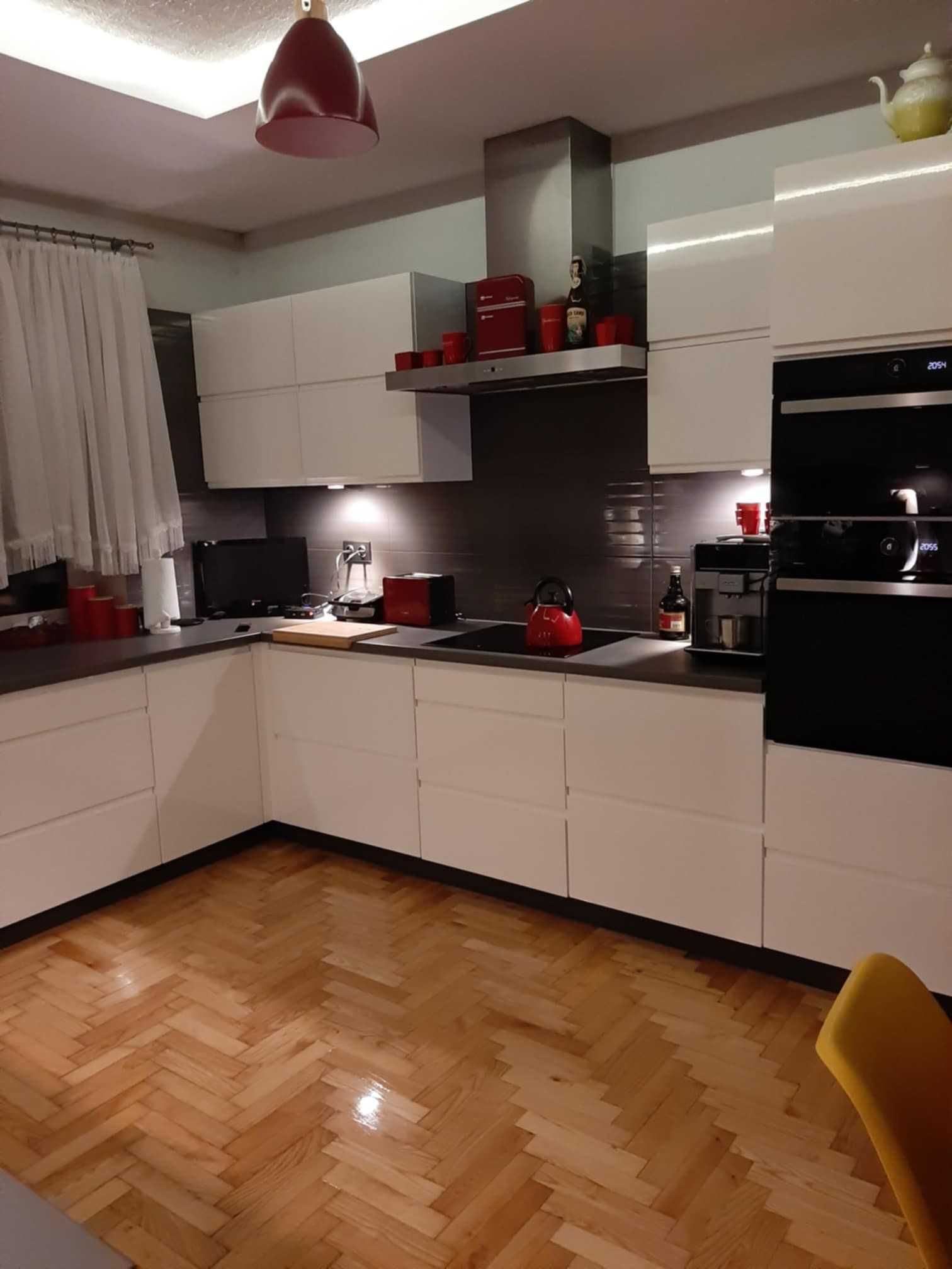 Nowe Brzesko, dom z lat 80. + zabudowania gospodarcze, działka 83 ary