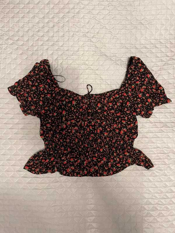 Crop top t-shirt hiszpanka Primark L 40 kwiaty kwiatki czarna czerwona