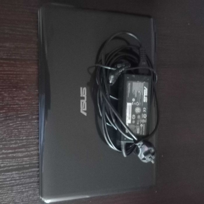 Laptop ASUS K50AD zasilacz.