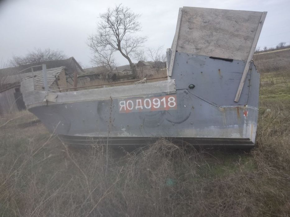 Продам пластиковий катер - лодку