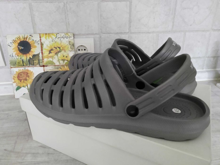 Продам кроксы шлепки шлепанцы мужские.