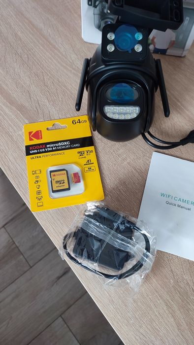 Nowa kamera z podwójnym obiektywem i kartą 64 GB