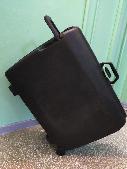 Duża Walizka podróżna turystycznyczna pancerna  Samsonite na 2 kółkach