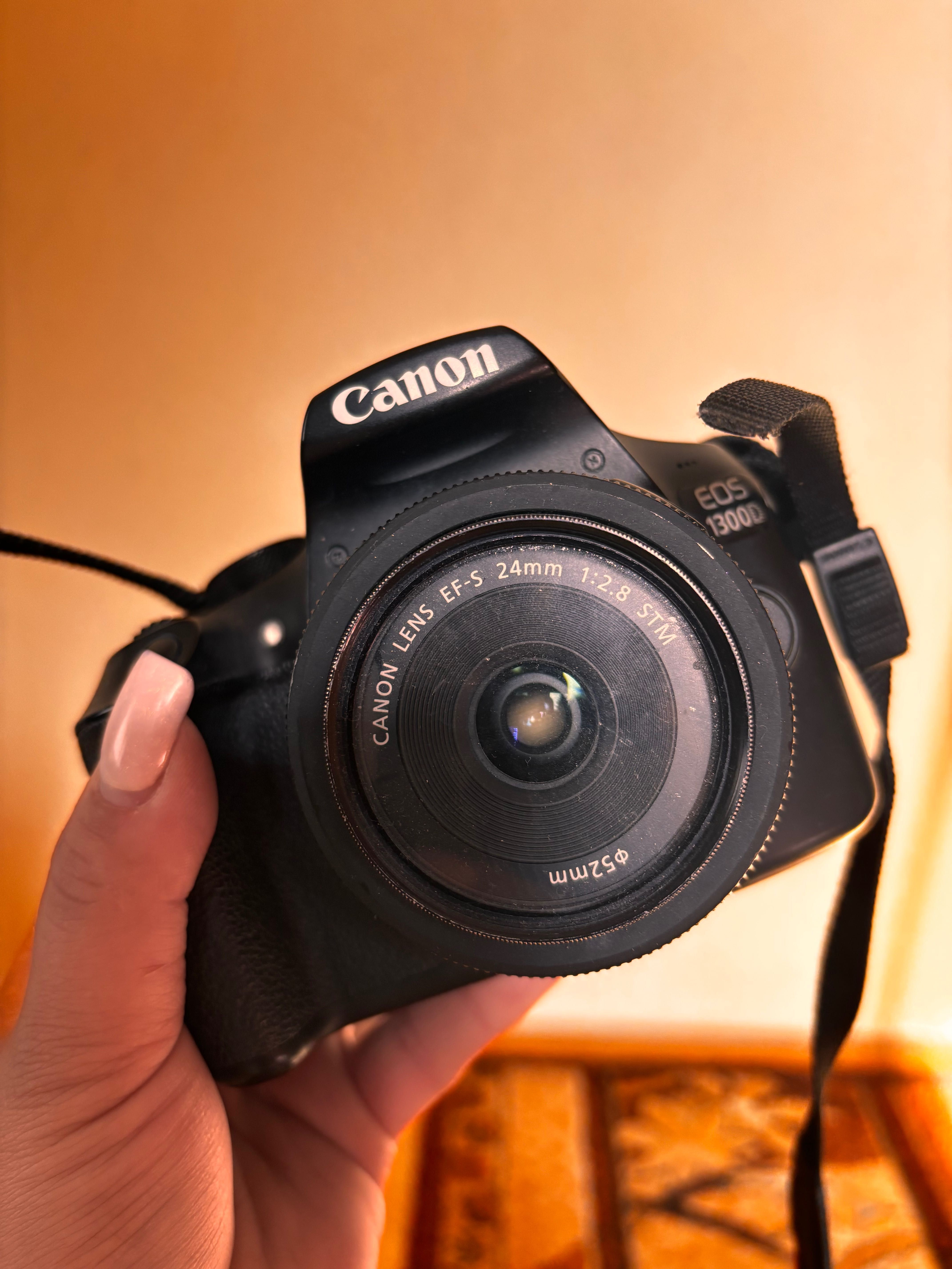 Aparat Canon 1300d i dwa obiektywy