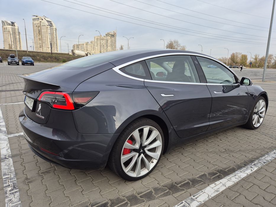 Продам Tesla Model 3
