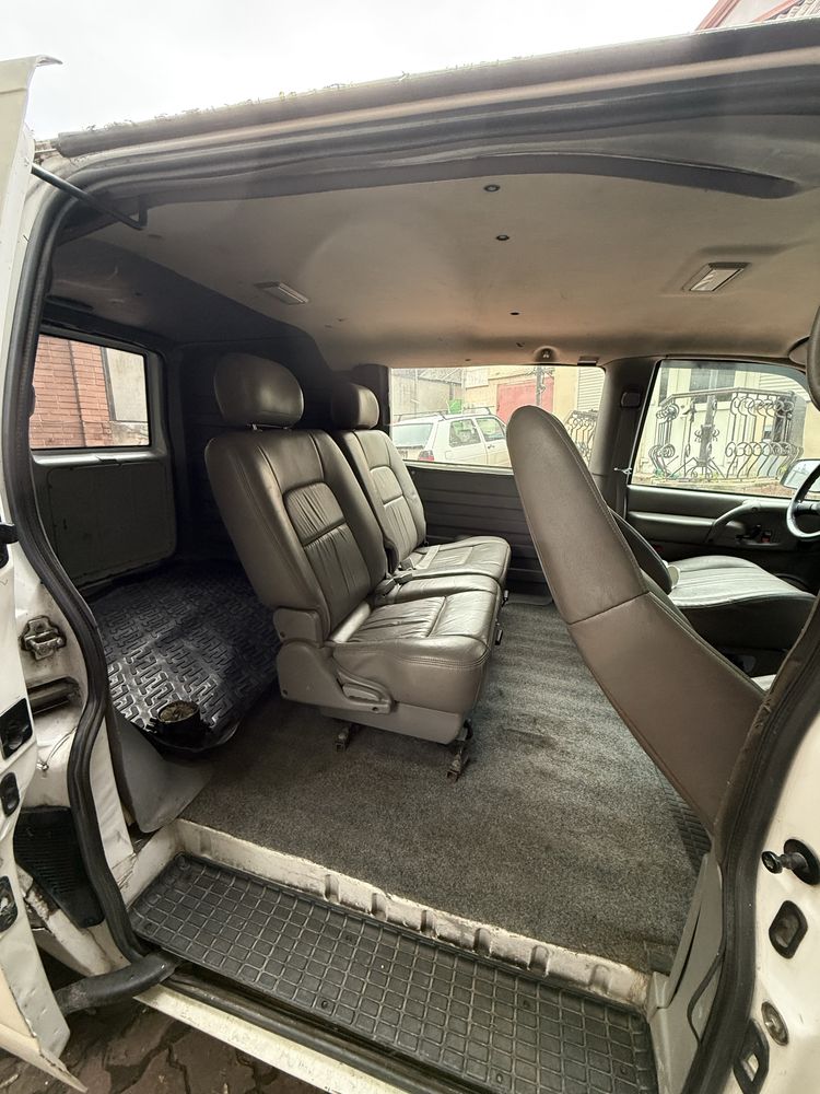 минивен бус Astro van Chevrolet 2004 газ/бенз