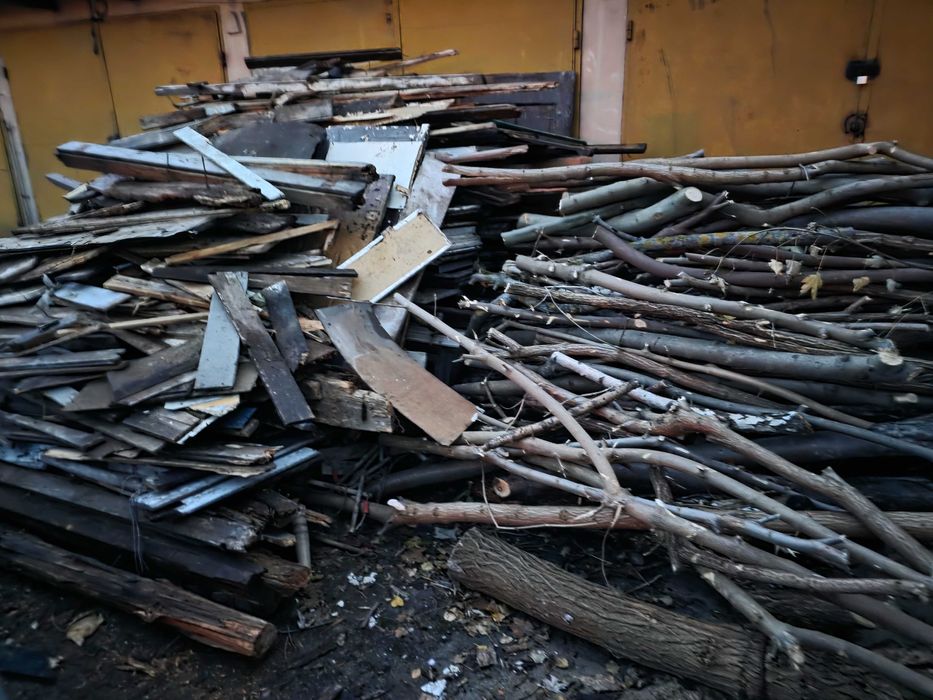 drewno z rozbiórki