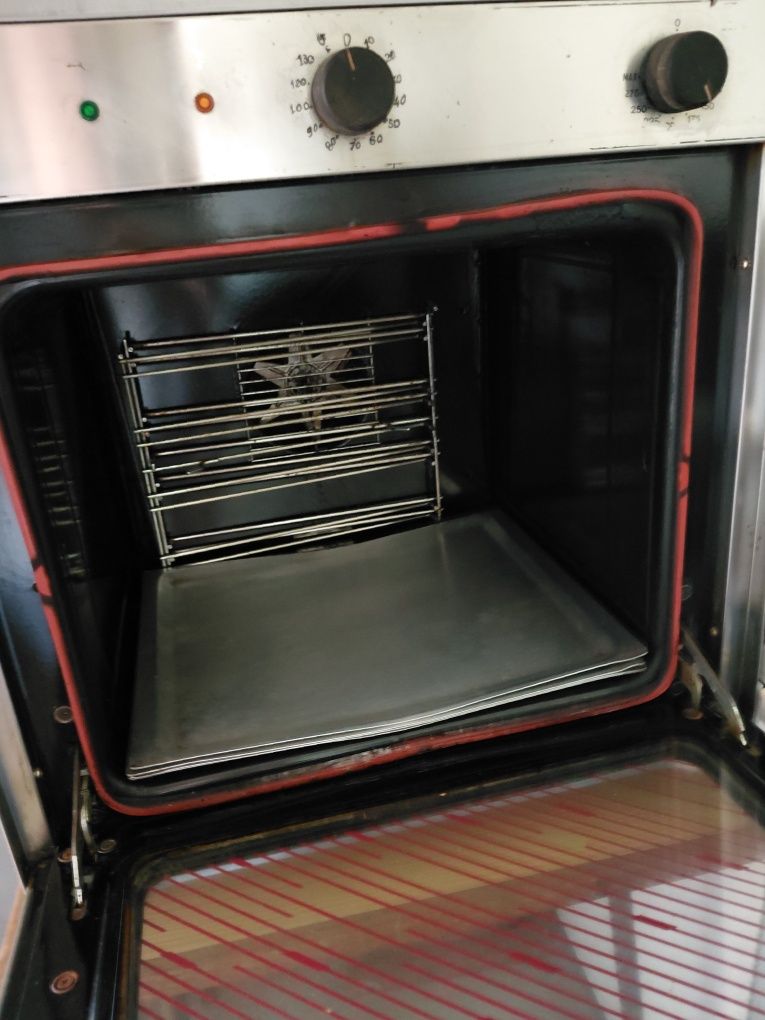 Forno eléctrico para cozer pão ou croissants