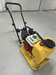 Placa compactadora Vibratória 65kg com tapete e deposito de água