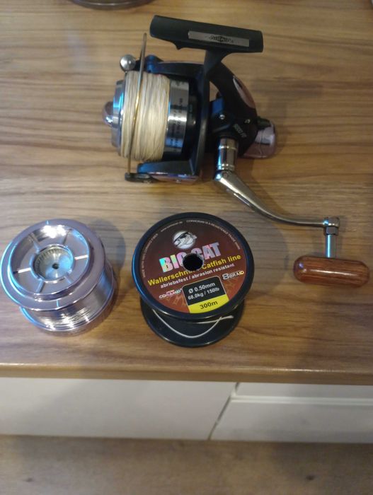 Zestaw sumowy ,wędka , kołowrotek Mikado z plecionką .