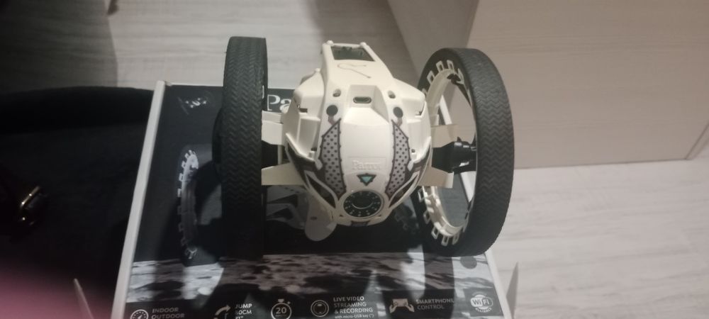 Parrot mini dron jumping sumo