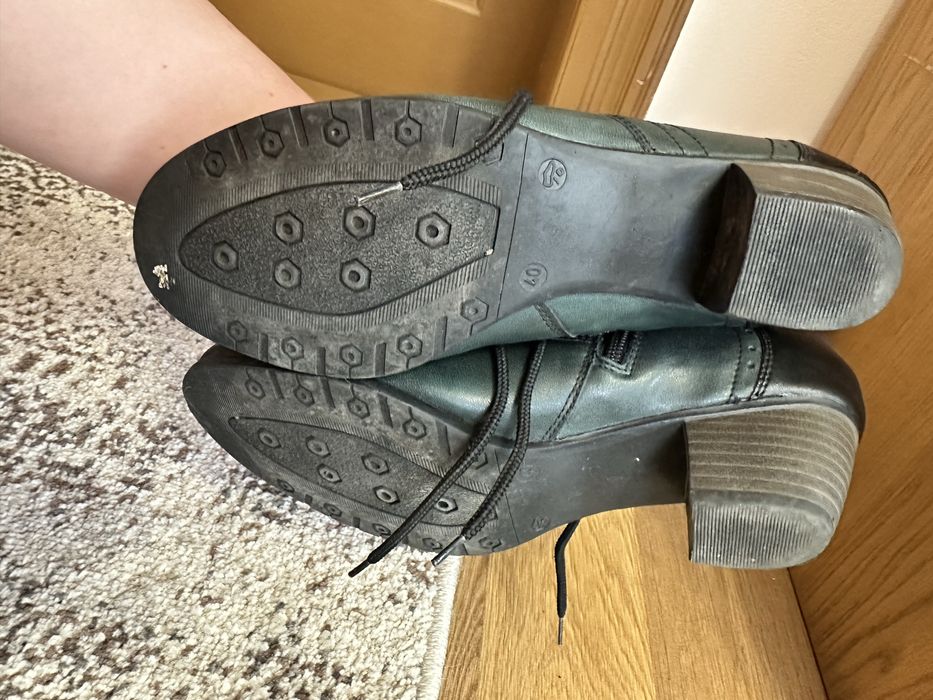 Жіночі шкіряні ботінки , 40 розмір.