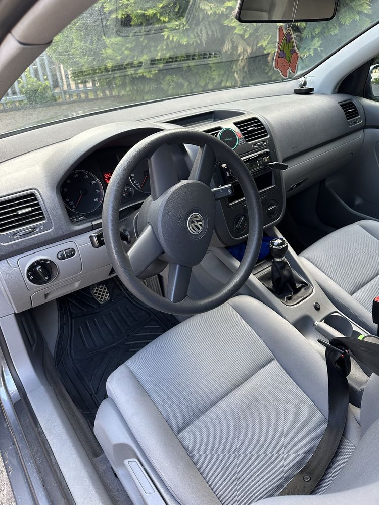 Автомобіль Volkswagen Golf 2004 1,6 Mpi