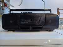 Rádio antigo com leitor de cassetes da SONY (apenas rádio a funcionar)