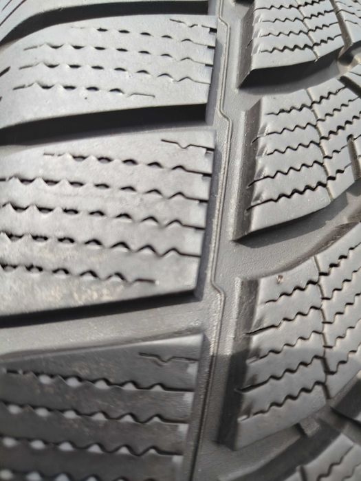 A212# Opony uzywane zimowe 235/65/17" Dunlop