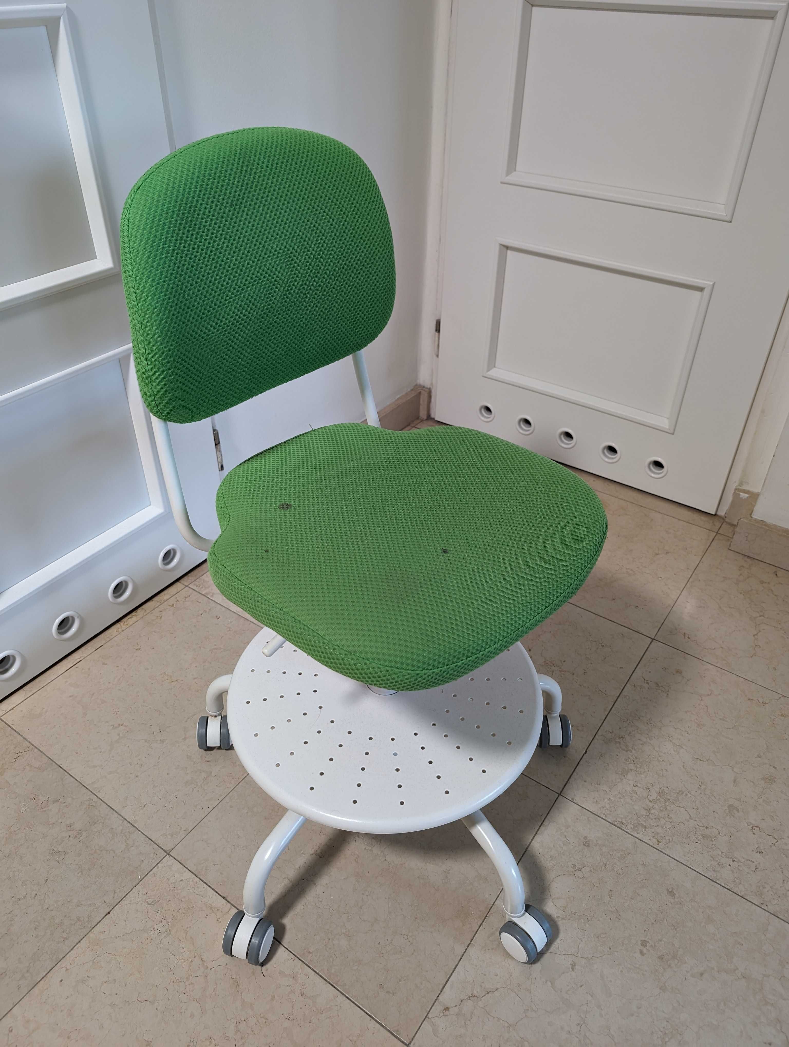 Dziecięce krzesło biurowe, obrotowe IKEA Vimund zielone
