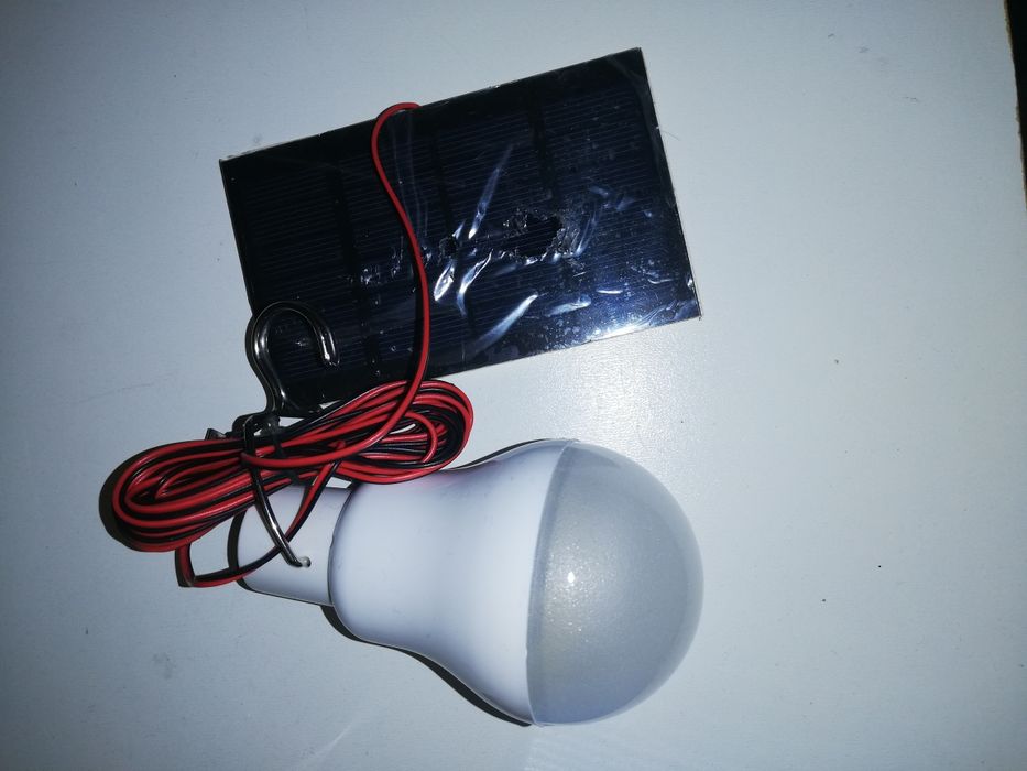 Светодиодная лампа с аккумулятором на солнечной панели