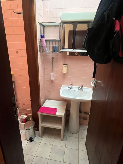 Quarto com WC para alugar (mulheres)