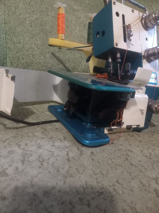 Продам оверлок, працює