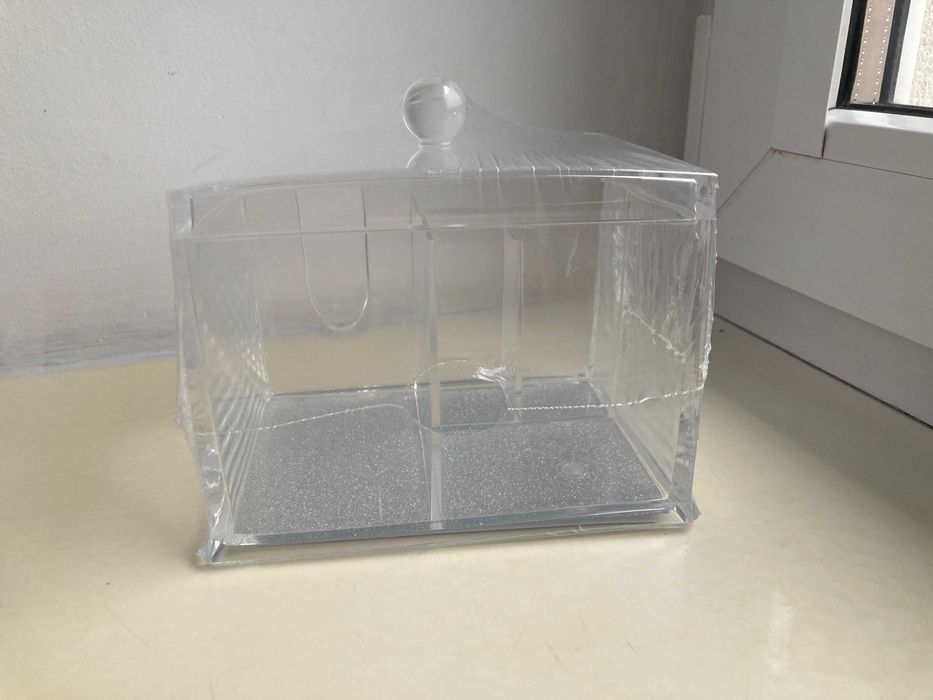 Organizer zamykany na kosmetyki np szminki lakiery kremy