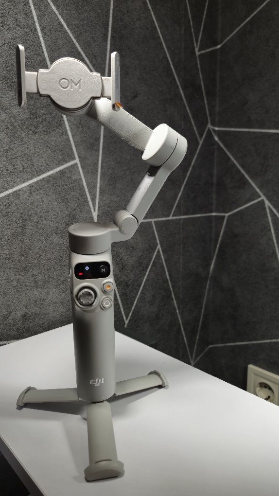DJI Osmo Mobile 7