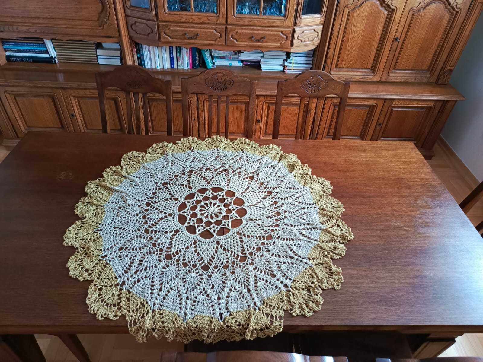 Stół i kredens piekne drewno