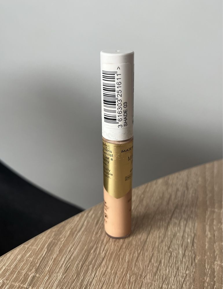 Max factor korektor Miracle pure wegański 03 z witaminą C i kw hialur