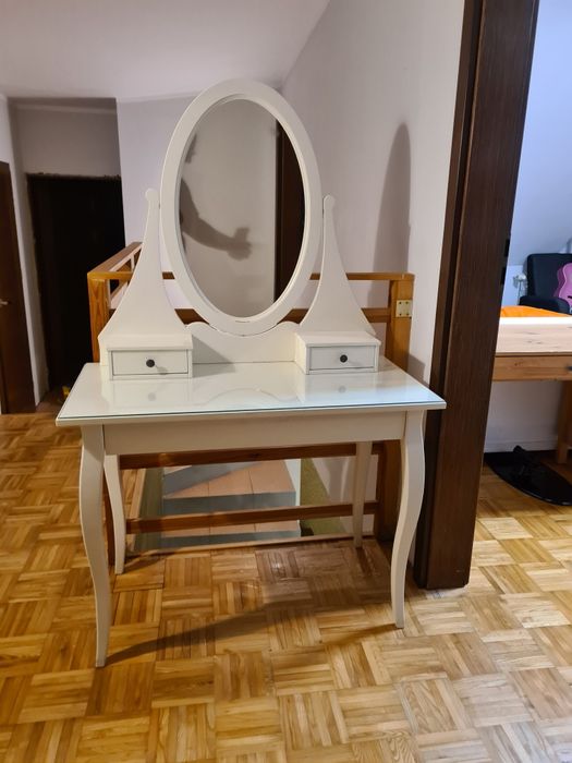 Biała toaletka ikea