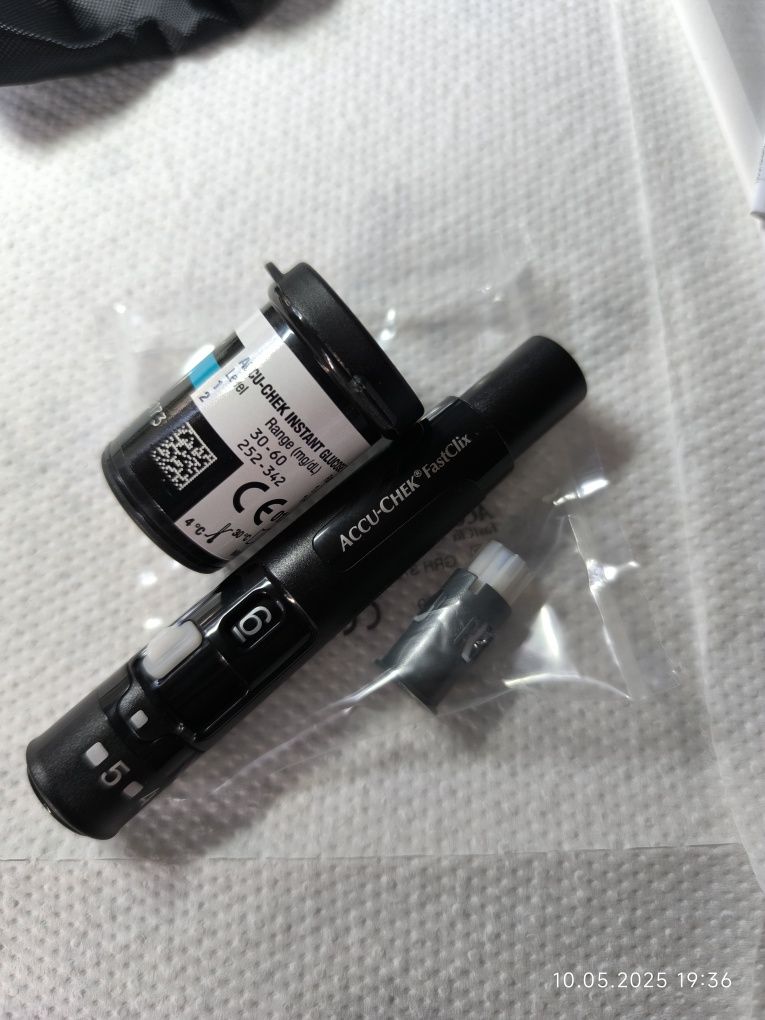 Glukometr Accu-Check Instant+ 210szt PASKÓW + KSIĄŻECZKA POMIARÓW !!