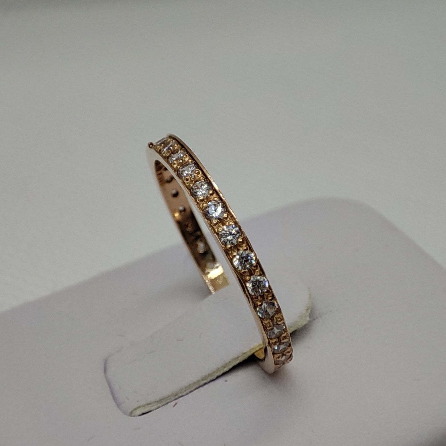 Piękny złoty pierścionek z cyrkoniami. Nowy. Złoto 14k / 585. Rozm. 17