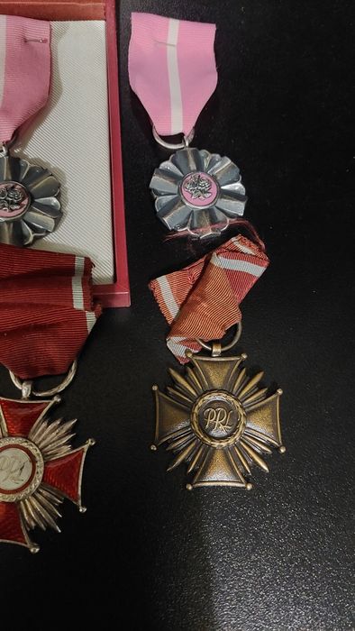 Stare medale, odznaczenia pamiątkowe prl,cena za całość