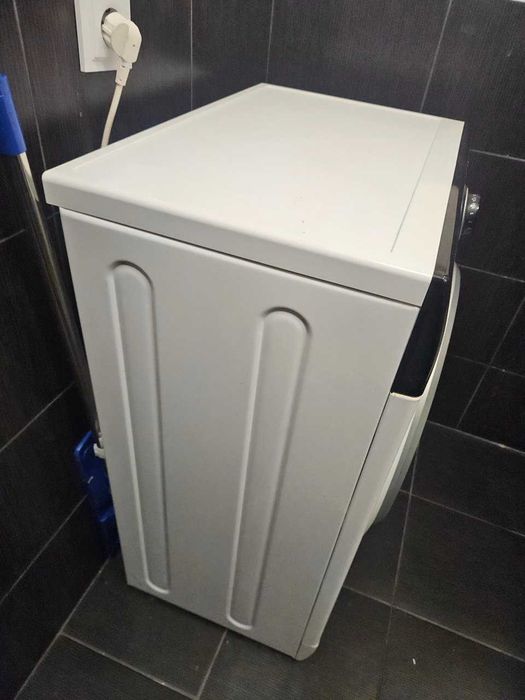 Продам пральну машину марки Whirlpool.