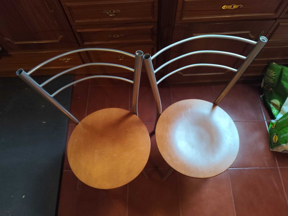 2 cadeiras de refeição - preço para desocupar