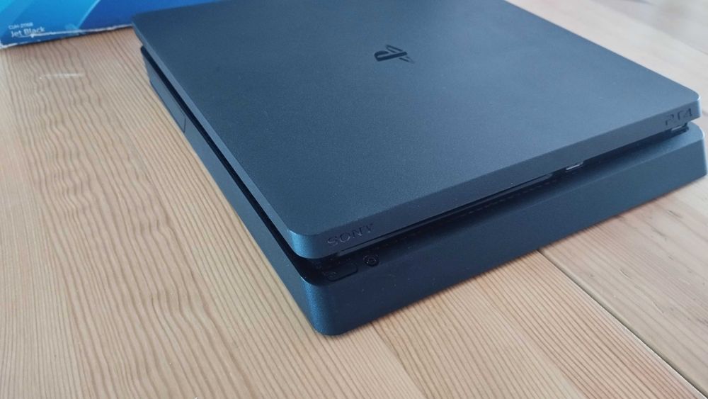 OPORTUNIDADE - PlayStation 4 1TB + Cabos (Nova na caixa)
