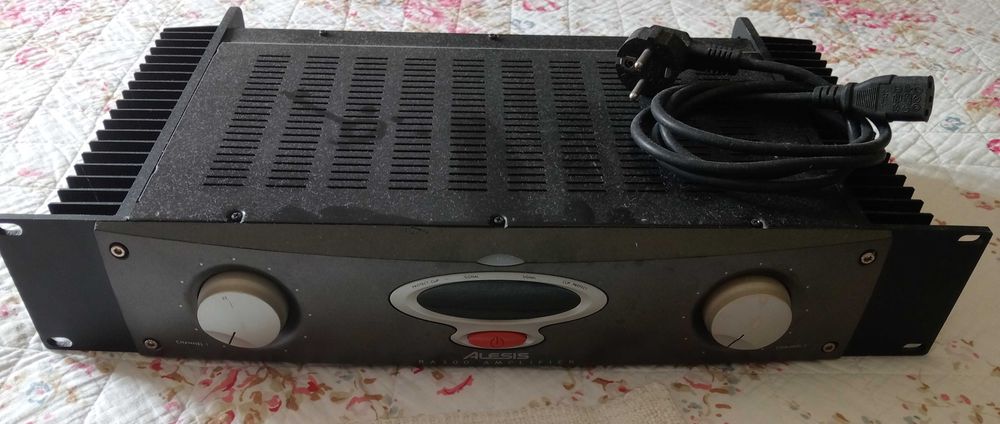 Amplificador Alesis RA 300 Dual Channel 300 watts