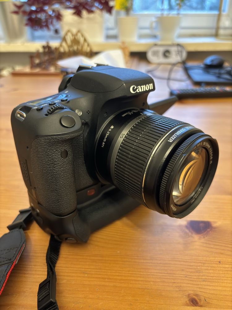 Aparat Canon 760d 18-55mm Battery Grip
