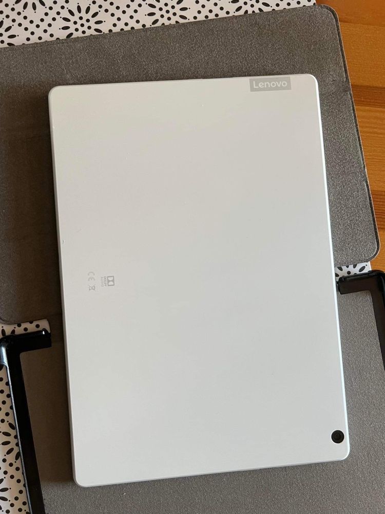 Tablet LENOVO + etui