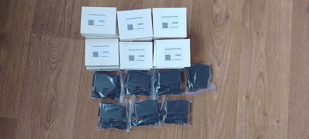 Блоки живлення XBS-0920 9В/2A (ціна за 29 шт.)