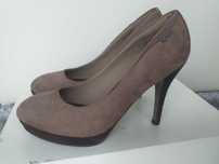 Sapatos salto alto