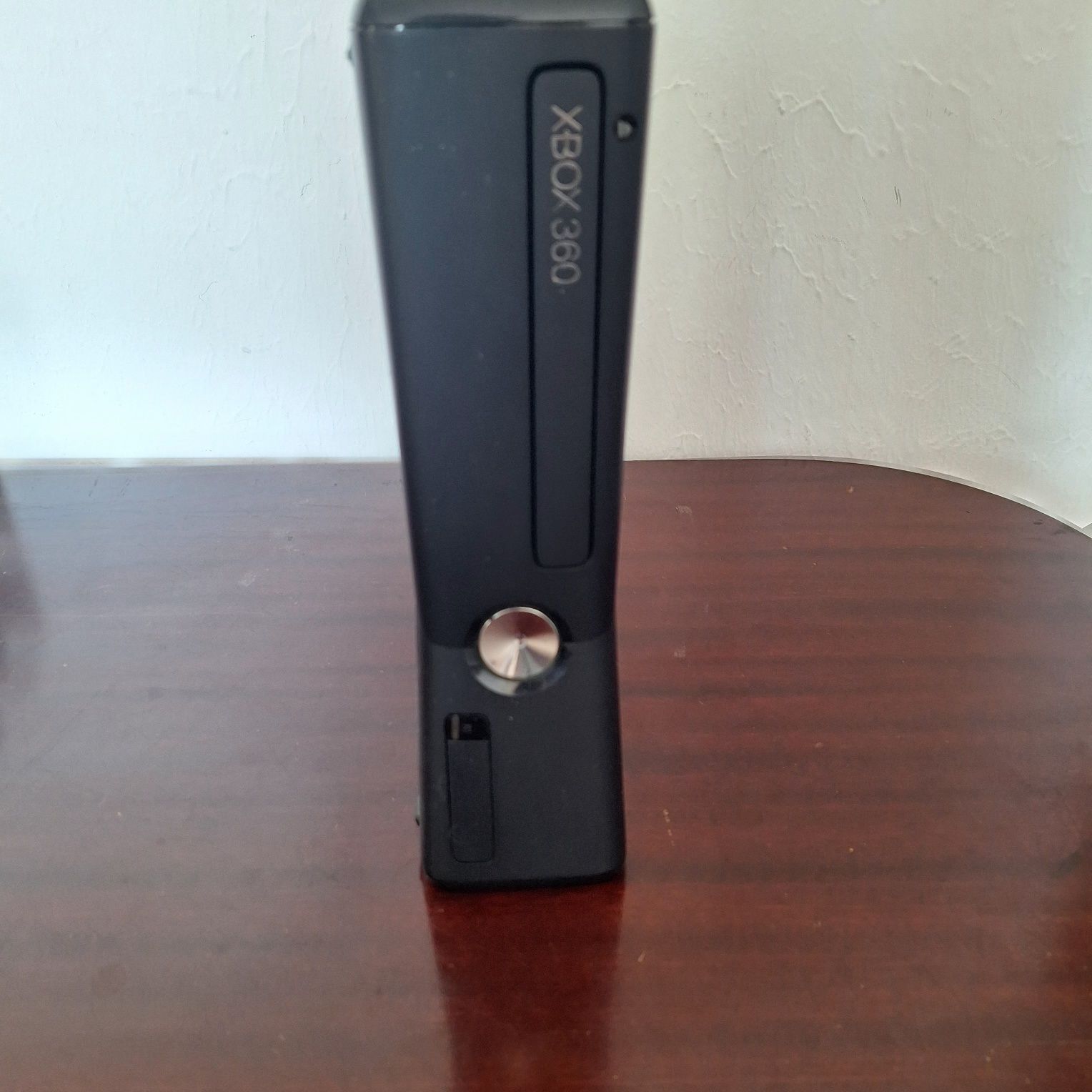 Xbox 360 só consola sem disco interno.