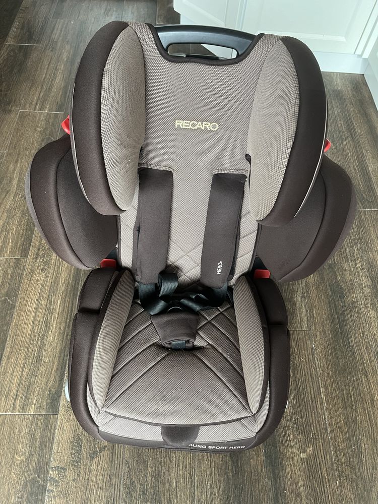 Автокресло Recaro