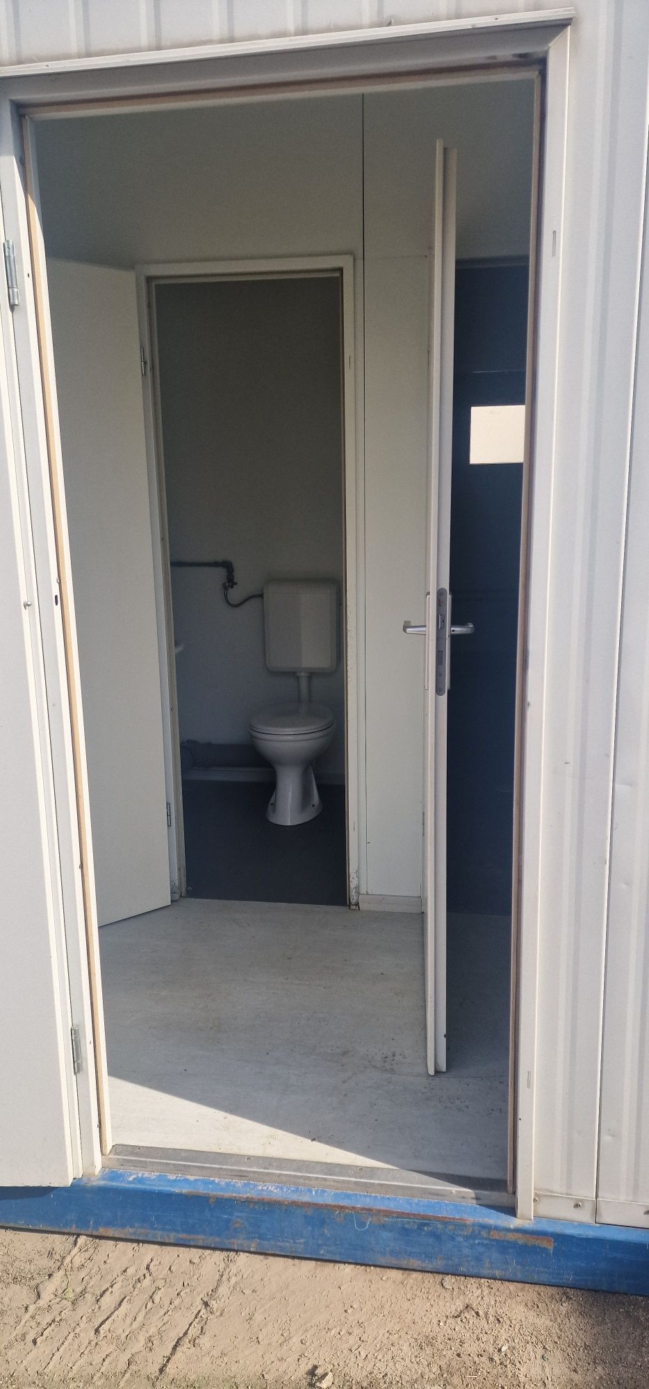 Kontener Sanitarny Wc Toaleta  Pisuar prysznice