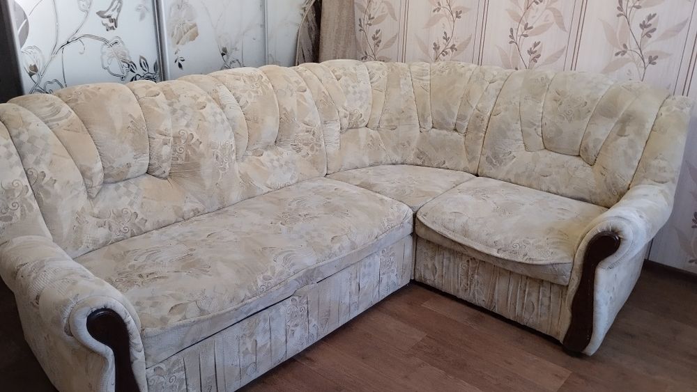 Продам угловой диван б/у