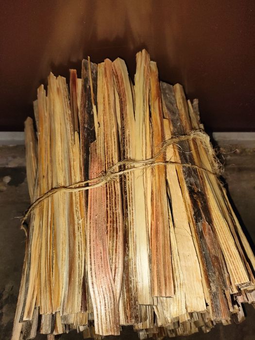 Szczypa sosnowa, naturalna rozpałka do kominka, pieca, ogniska