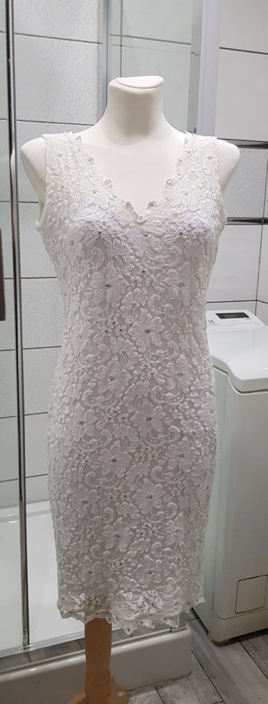 Sukienka ślubna- szyta, z kryształkami Swarovskiego- rozm. S