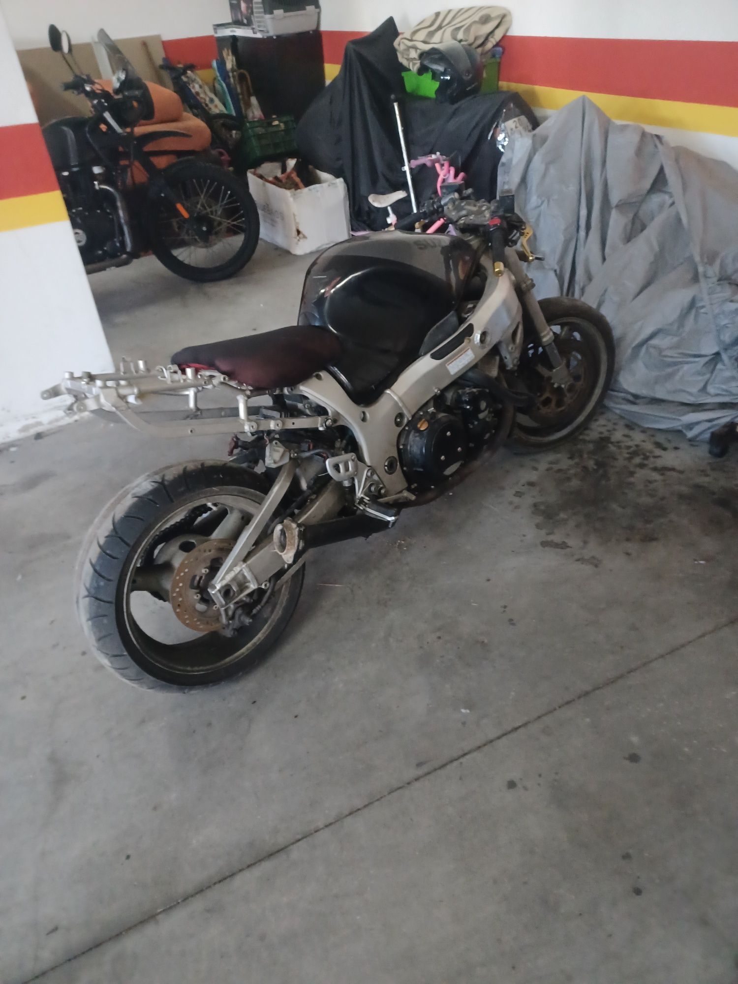 Moto Hayabusa 1300R ano 2000 Deslimitada