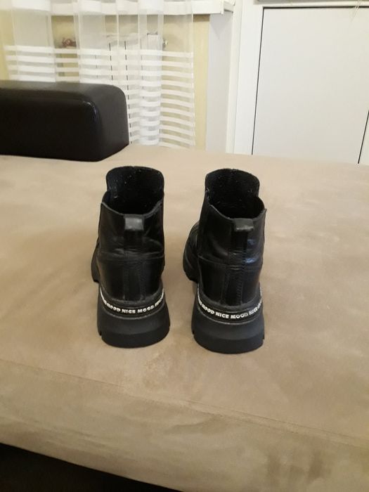 Продам кожаные женские ботинки