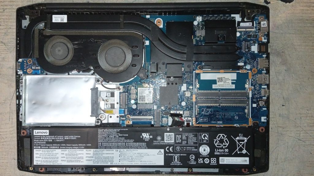 Ноутбук Lenovo IdeaPad Gaming 3 15.6(не робоча материнська плата))