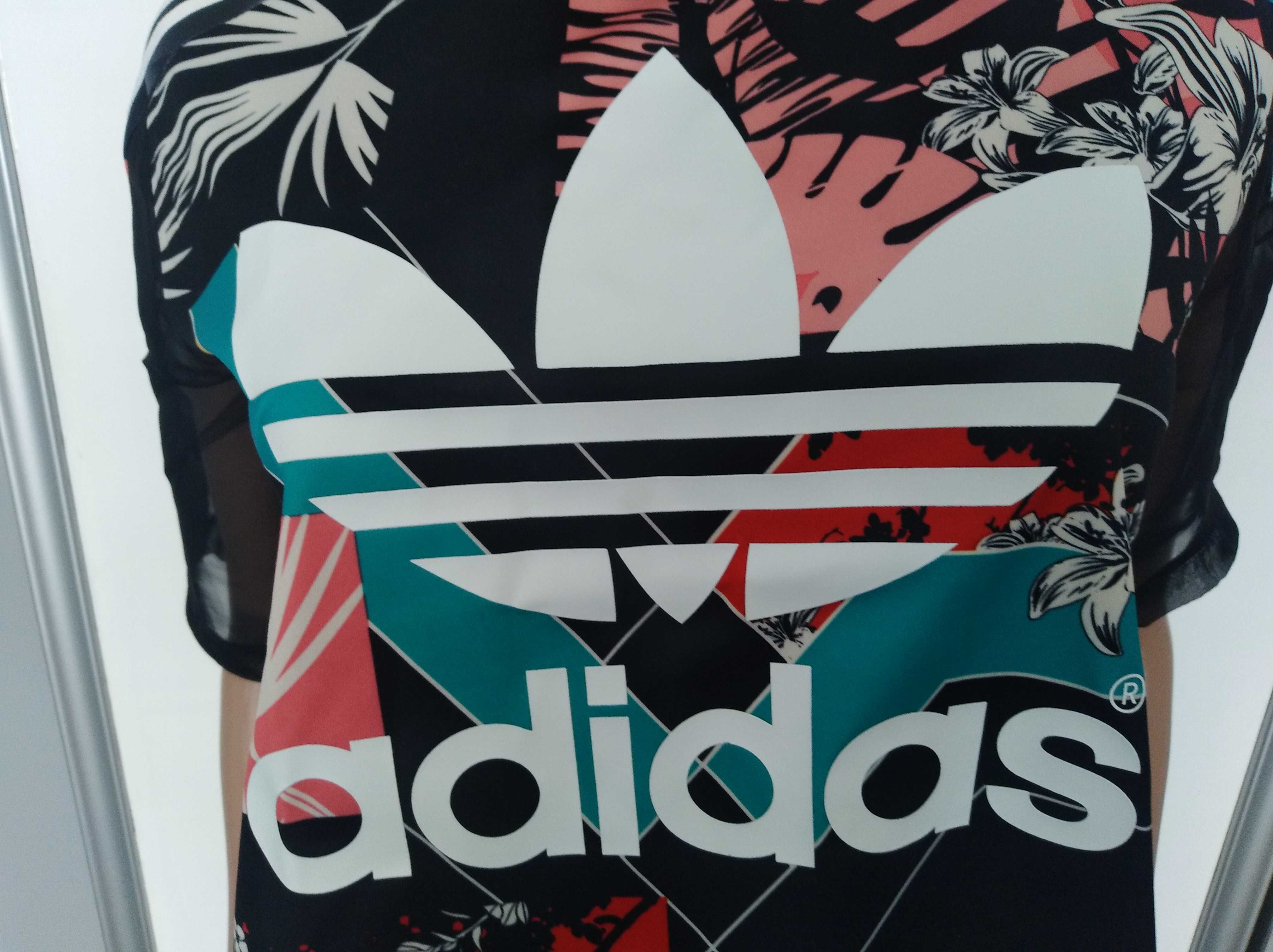 Adidas стильная футболка
