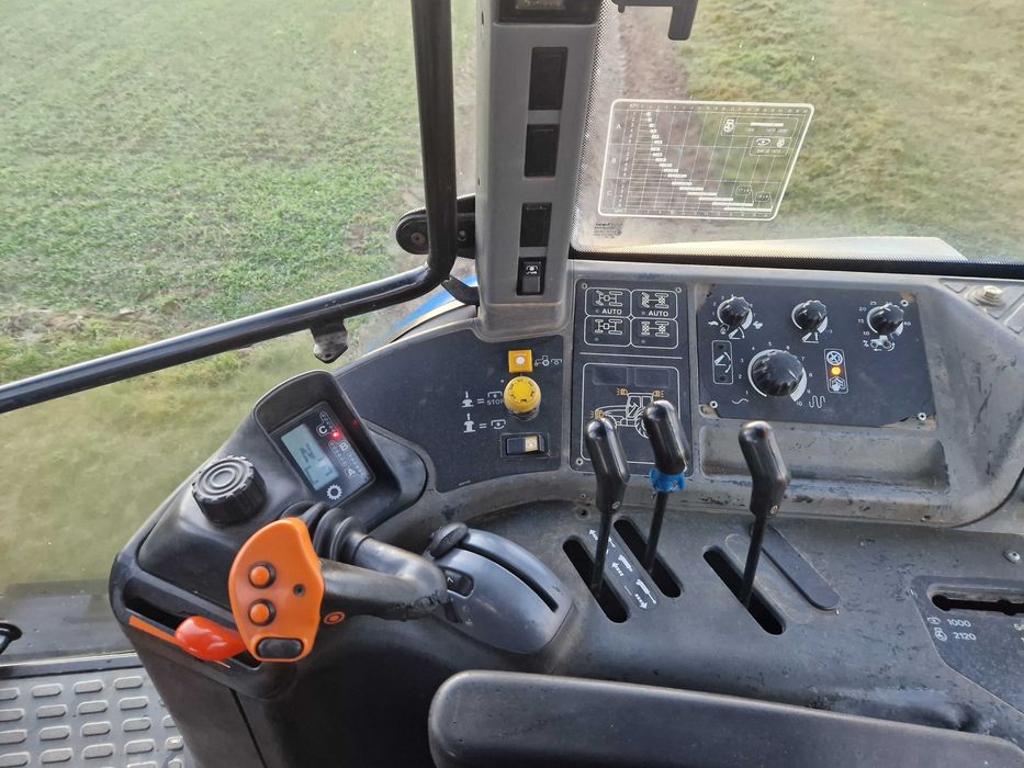 Ciągnik New Holland TM140